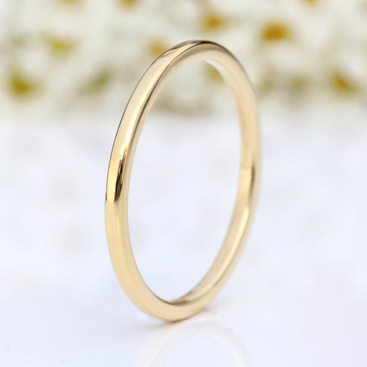 18ct gold slim halo wedding ring