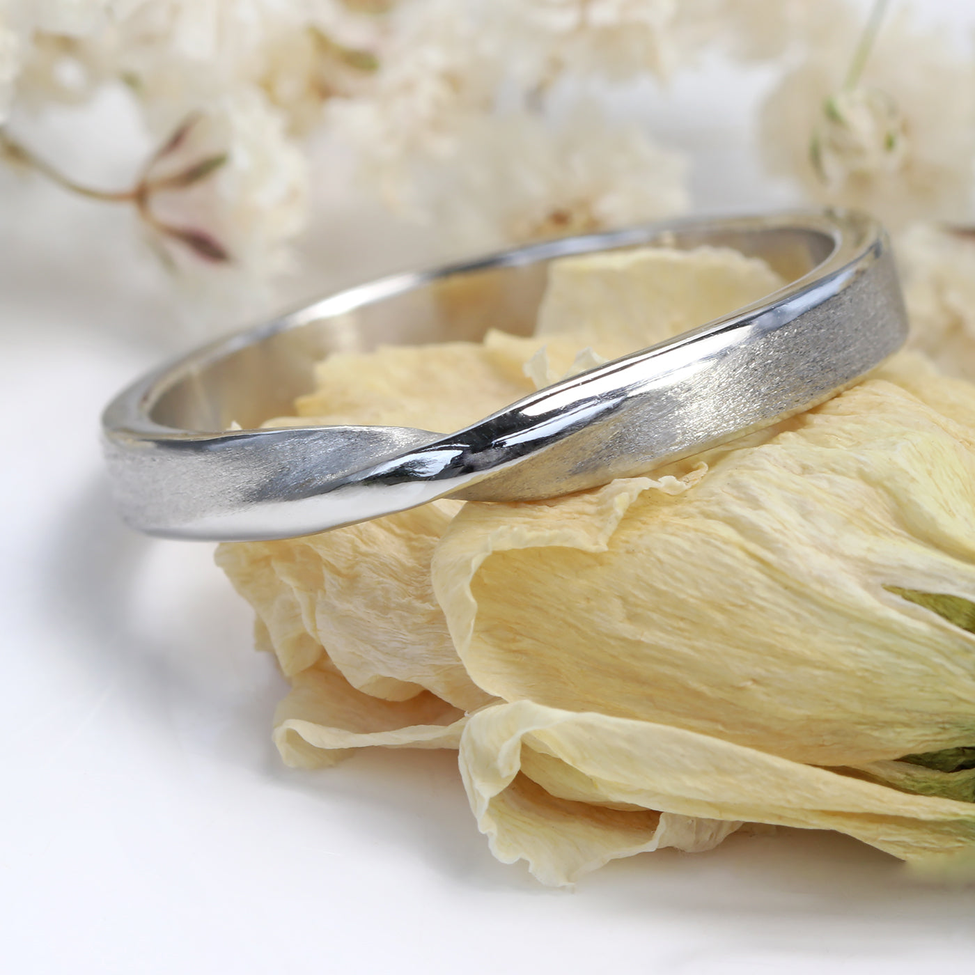 950 Platinum 3mm Spun Silk Ribbon Twist Wedding Ring