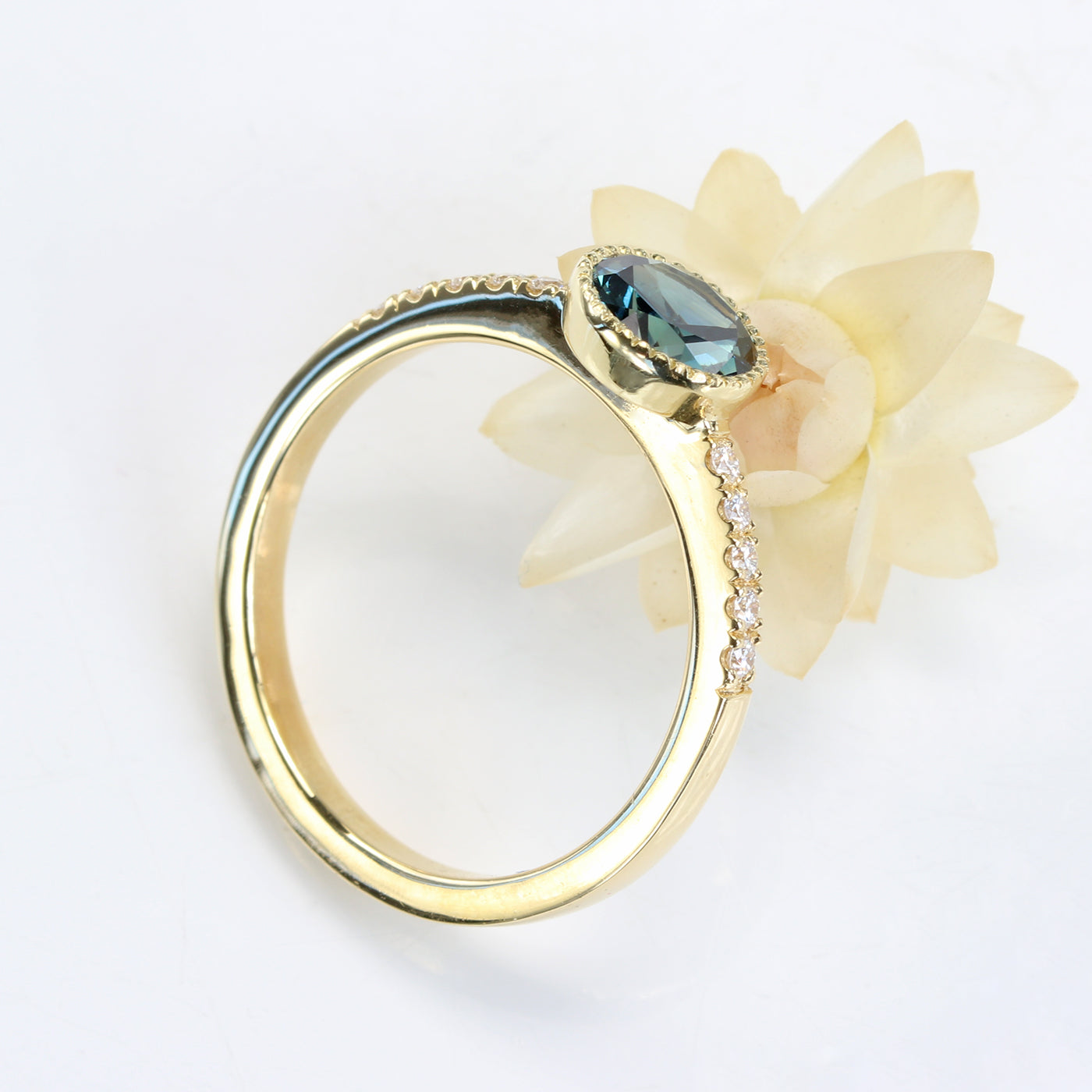 18ct Gold Parti Sapphire & Pavé Diamond Band Solitaire Engagement Ring (Size L, Resize L 1/2 - M)