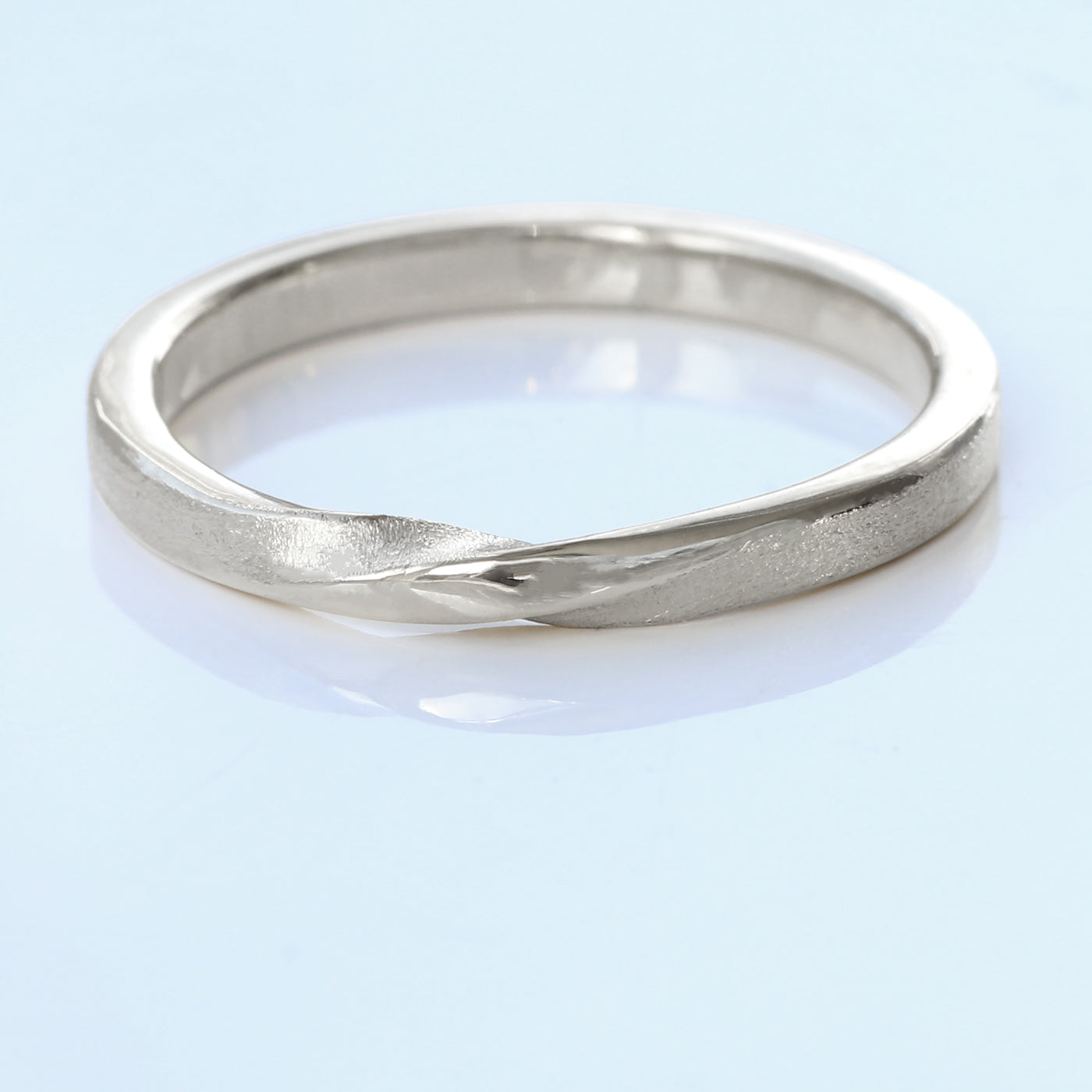 18ct White Gold 2mm Spun Silk Slim Ribbon Twist Wedding Ring