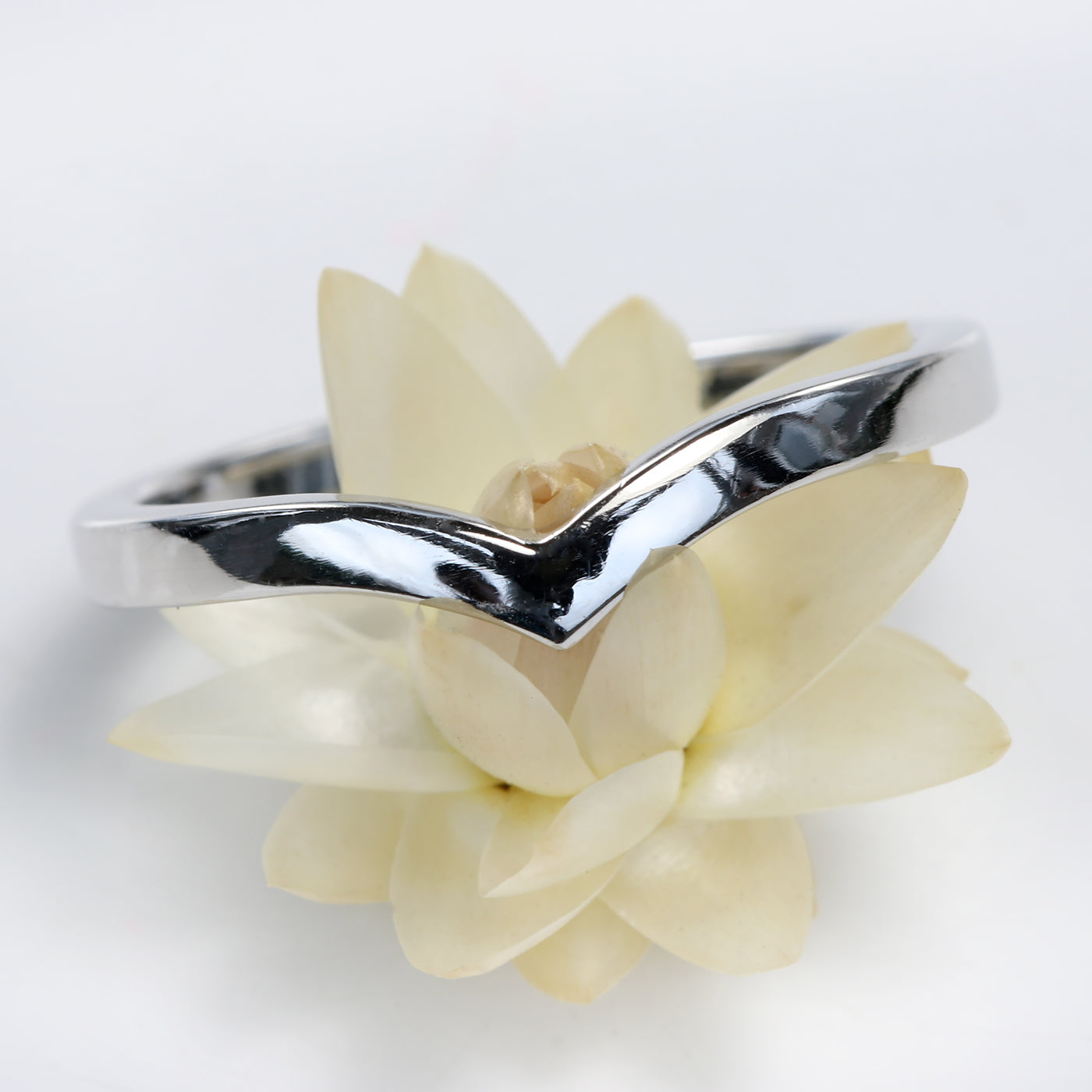 950 Platinum Plain Wishbone Wedding Ring