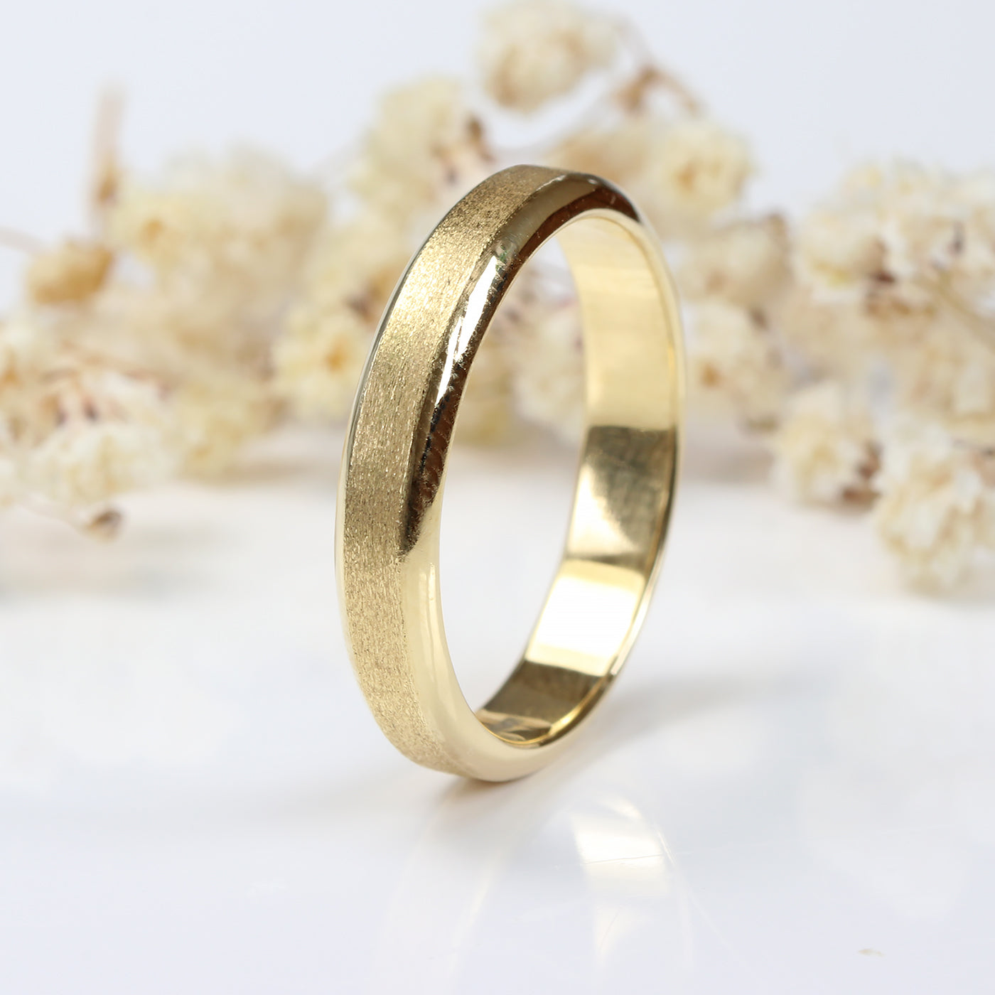 4mm Bevel Edged Wedding Ring in 18ct Yellow Gold – Size Q 1/2 (Resize G – R)