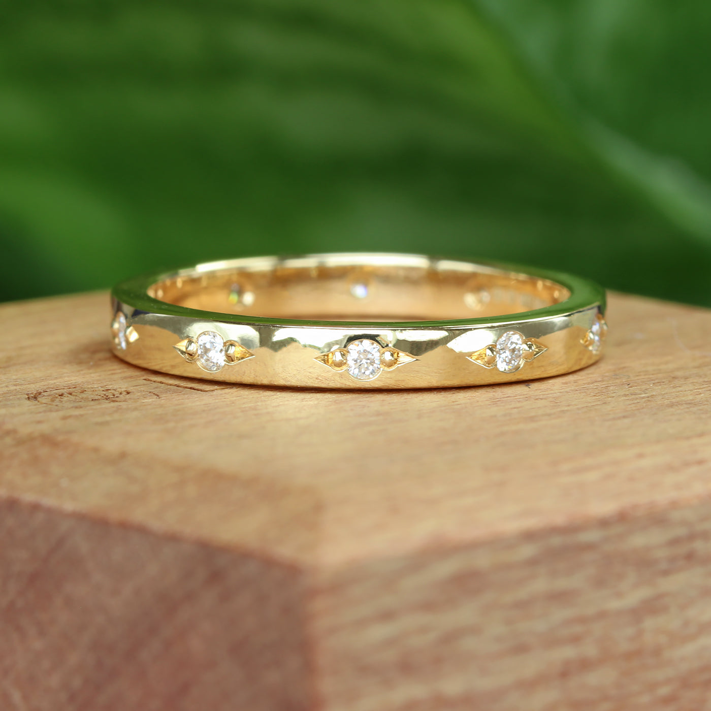 18ct Gold Engraved Bead-Set Diamond Wedding Ring