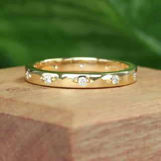 18ct Gold Engraved Bead-Set Diamond Wedding Ring