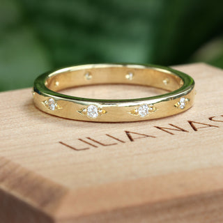 18ct Gold Engraved Bead-Set Diamond Wedding Ring