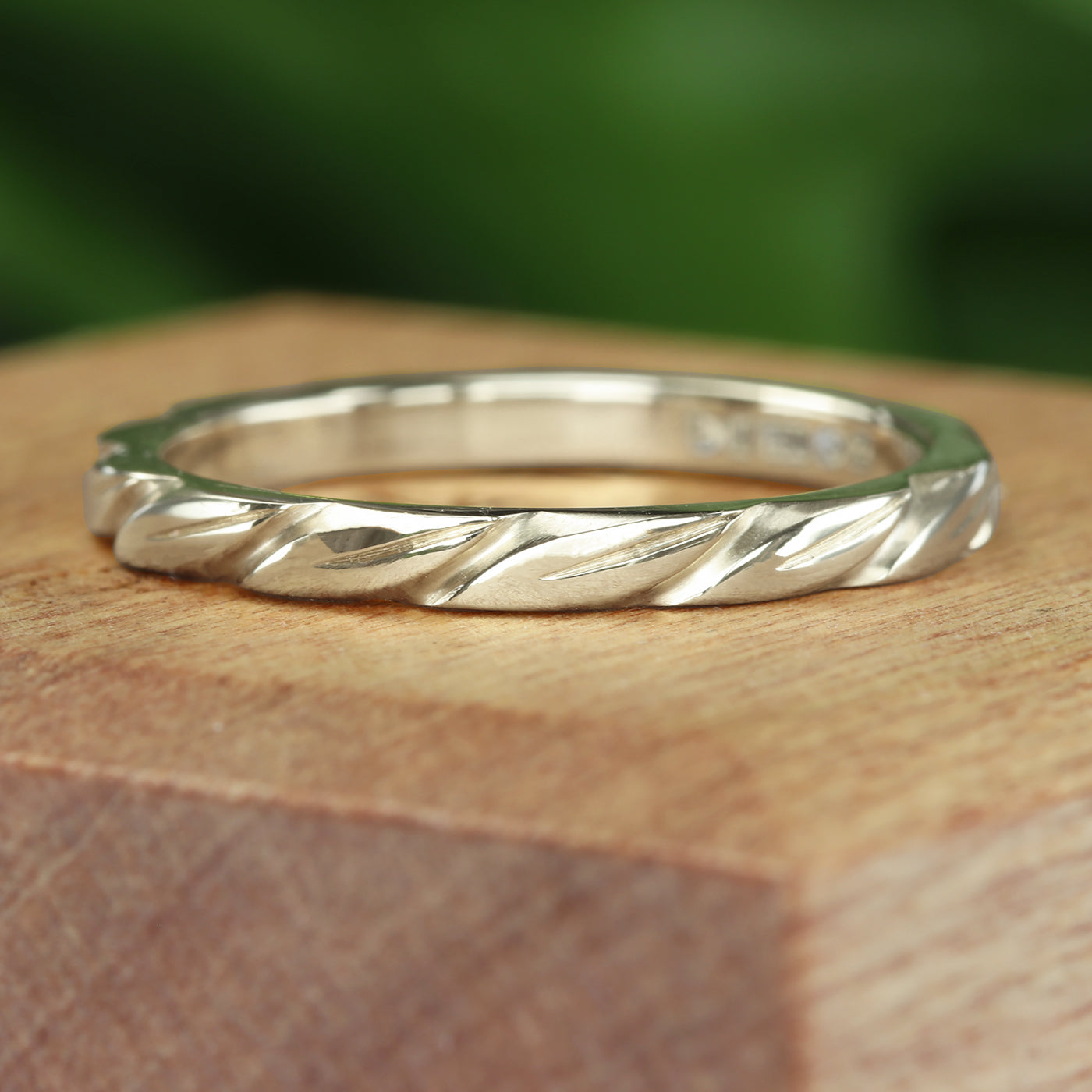 950 Platinum Slim Leaves Wedding Ring