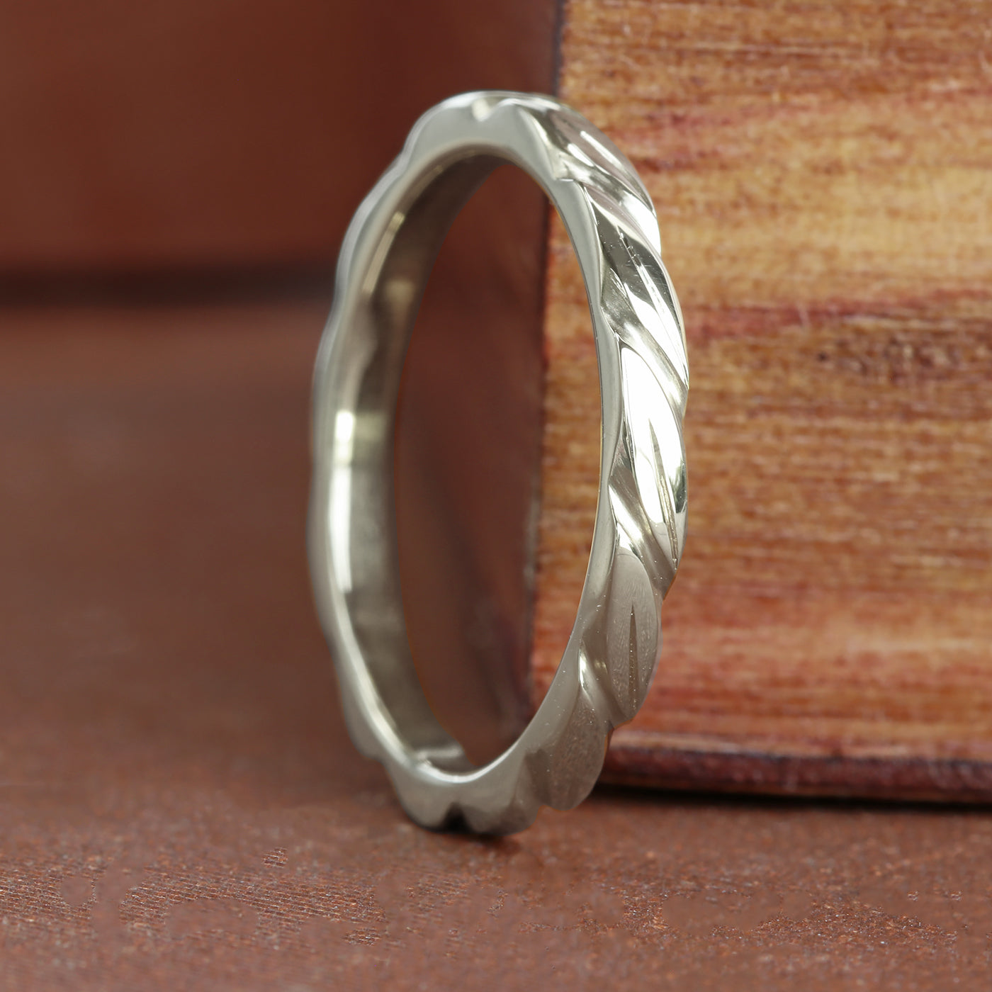 950 Platinum Slim Leaves Wedding Ring