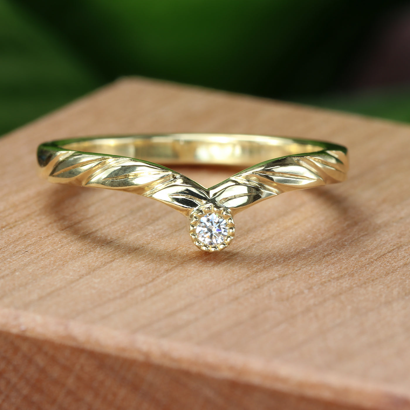 18ct Gold Solitaire Diamond Leaf Wishbone Wedding Ring