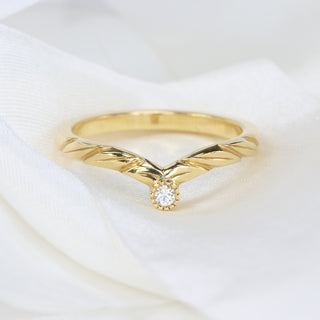 Detail view of engraved leaves and milgrain edge on 18ct gold wishbone diamond rin