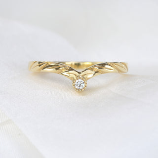 Signature Lilia Nash 18ct gold leaf-engraved wishbone ring shown on white fabric