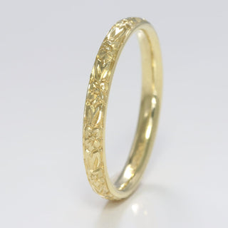 18ct gold slim court wedding band with hand engraved orange blossom pattern