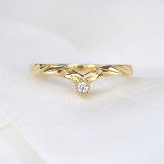 Signature Lilia Nash 18ct gold leaf-engraved wishbone ring shown on white fabric