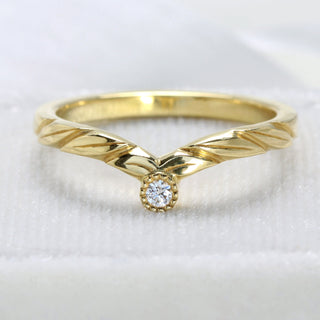 18ct engraved leaves wedding band with solitaire diamond on a white velvet box