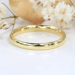 2.5mm court profile wedding ring, made from solid 18ct yellow gold