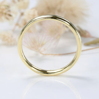 Side profile of slim court 18ct gold wedding band by Lilia Nash