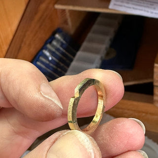 Lilia Nash hand-making an 18ct gold trilogy ring