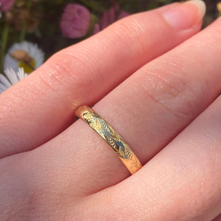 Lavender flowers hand engraved wedding band. Sustainable solid 18ct gold 3mm court band