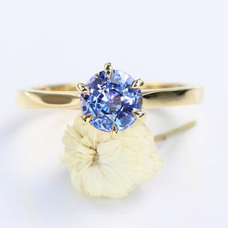 18ct gold Lavender blue sapphire solitaire engagement ring with white flower.