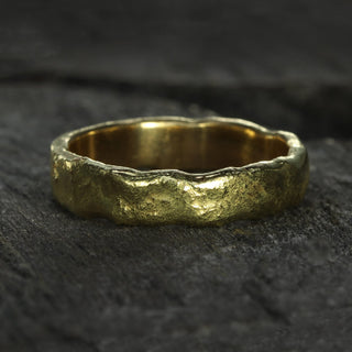 18ct gold 5mm wide men's wedding band with molten texture