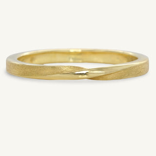 18ct gold ribbon twist wedding ring with textured finish