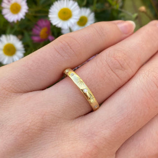 Rising sun hand engraved 18ct gold 3mm court wedding band