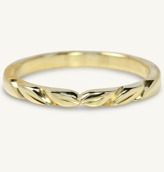 Handmade sustainable 18ct gold wedding ring with leaves engraved into the front of the band