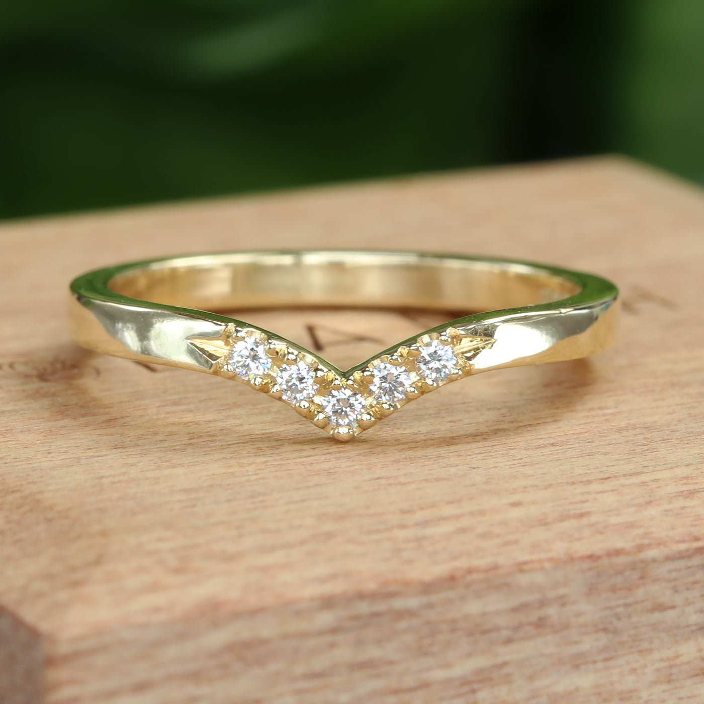 18ct Gold Pavé Diamond Wishbone Wedding Ring