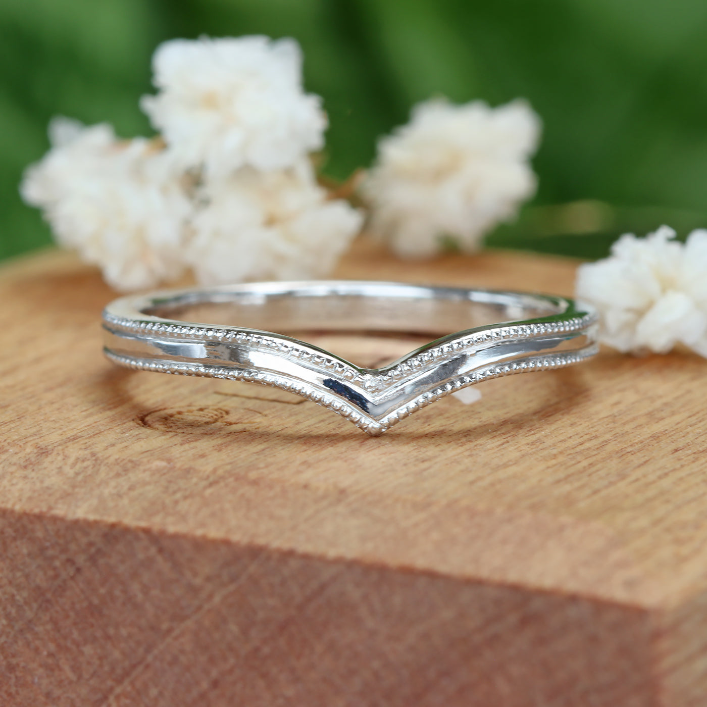 950 Platinum Milgrain Engraved Wishbone Wedding Ring