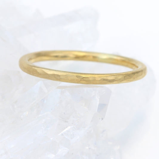 1.5mm 18ct Gold Halo Hammered Wedding Ring