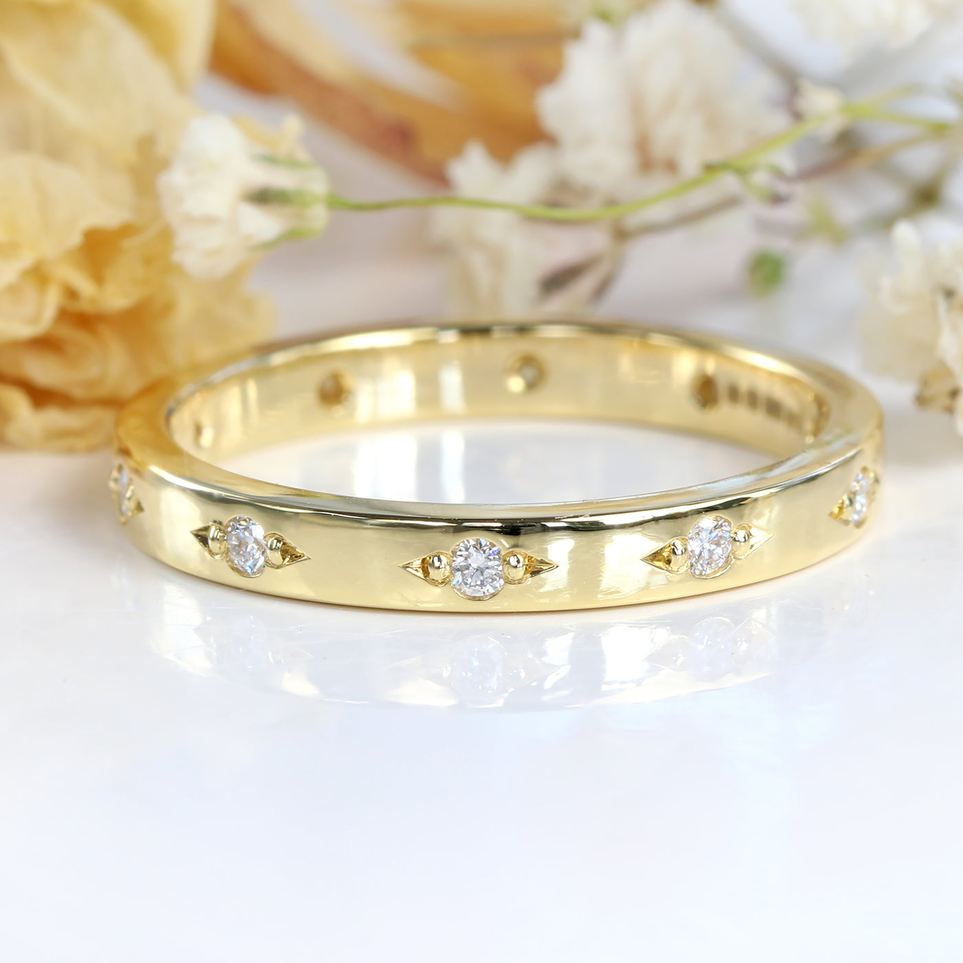 18ct Gold Engraved Bead-Set Diamond Wedding Ring
