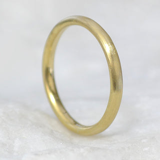 Comfort Fit Wedding Ring, Spun-silk Finish, in 18ct Yellow Gold