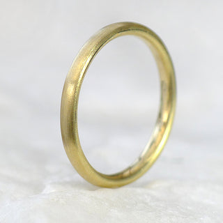 Comfort Fit Wedding Ring, Spun-silk Finish, in 18ct Yellow Gold