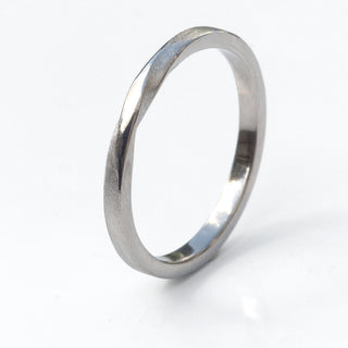 ribbon twist wedding ring