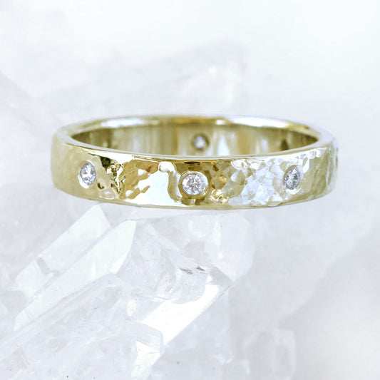 18ct Gold 3.5mm 8 Diamond Hammered Wedding Ring