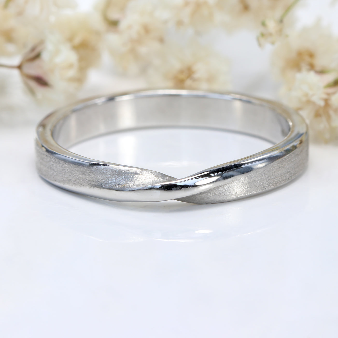 950 Platinum 3mm Spun Silk Ribbon Twist Wedding Ring