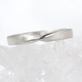 950 Platinum 3mm Spun Silk Ribbon Twist Wedding Ring (Size N, Resize G-N 1/2)