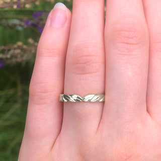 18ct White Gold Leaf Wedding Ring