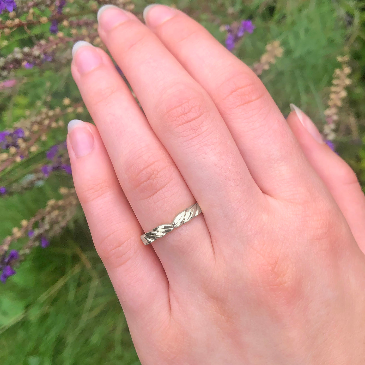 18ct White Gold Leaf Wedding Ring