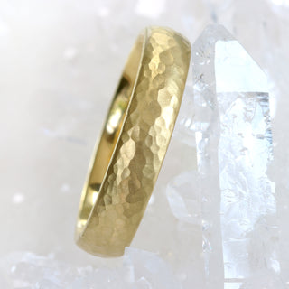 18ct Gold 4mm Comfort Fit (Court) Hammered Wedding Ring