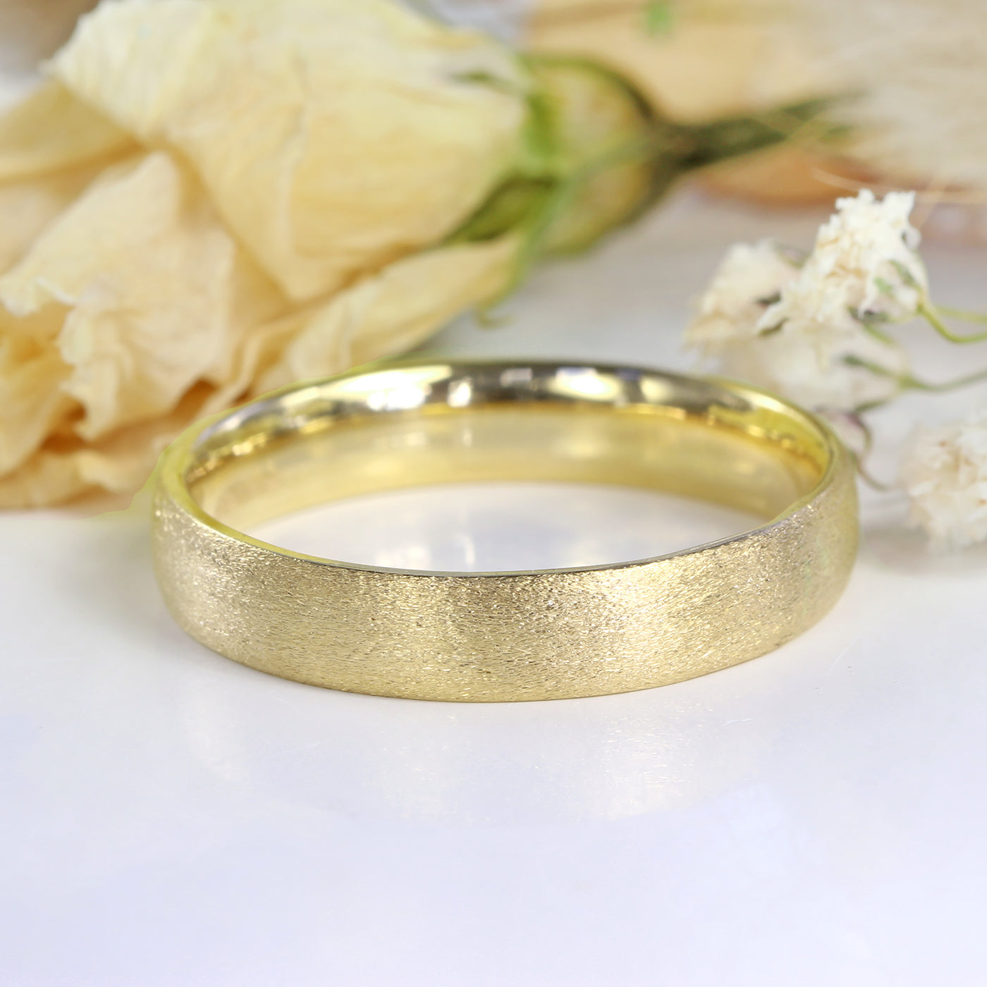 18ct Gold 4mm Spun Silk Comfort Fit (Court) Wedding Ring