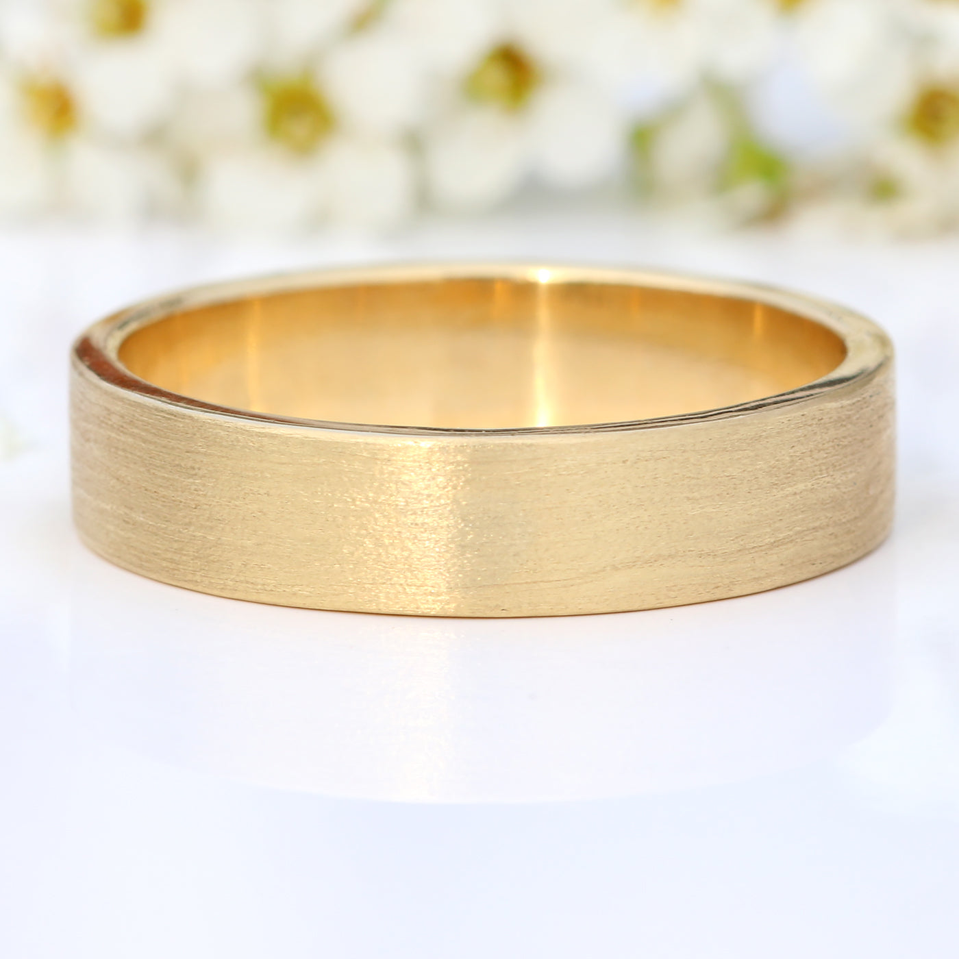 5mm flat wedding ring in 18ct gold
