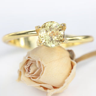 Yellow Sapphire - 5.7mm 0.94ct SA22028