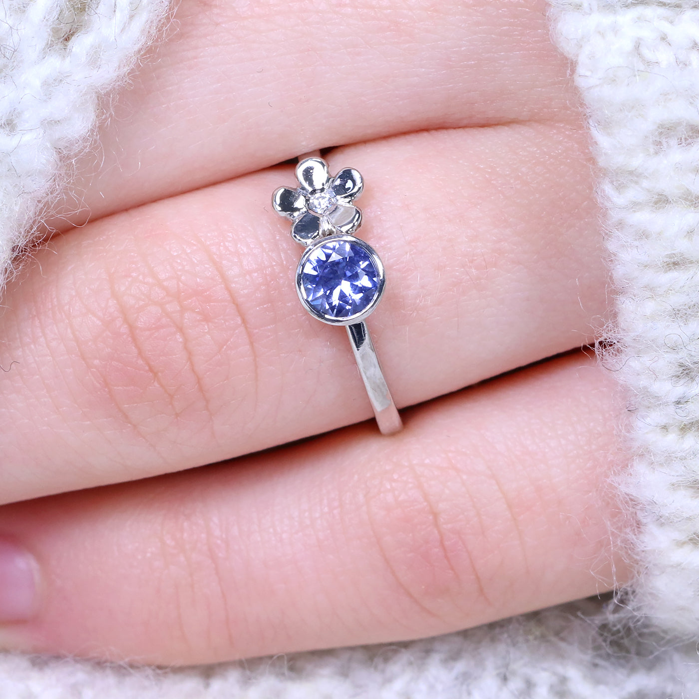 blue sapphire flower ring