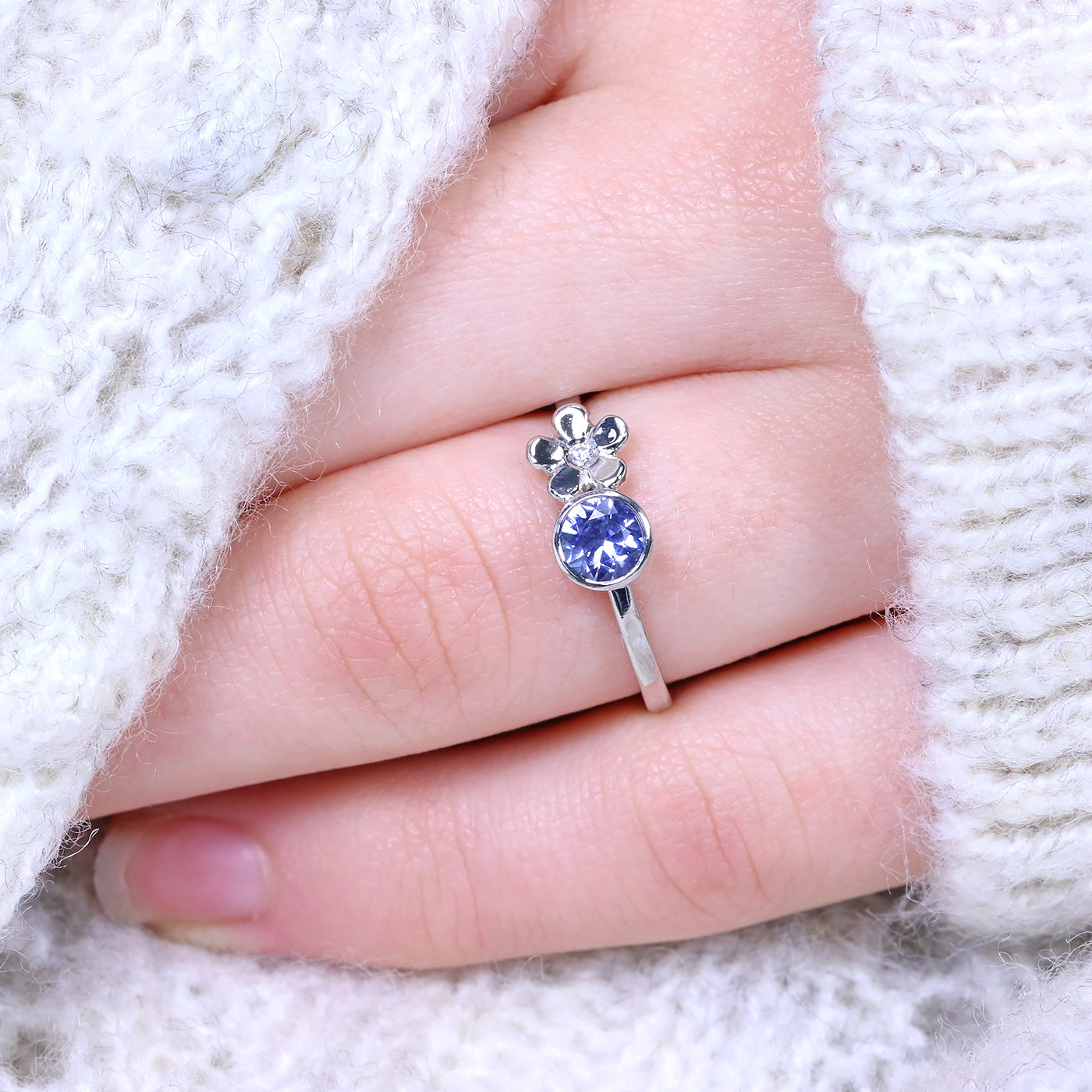 blue sapphire flower ring