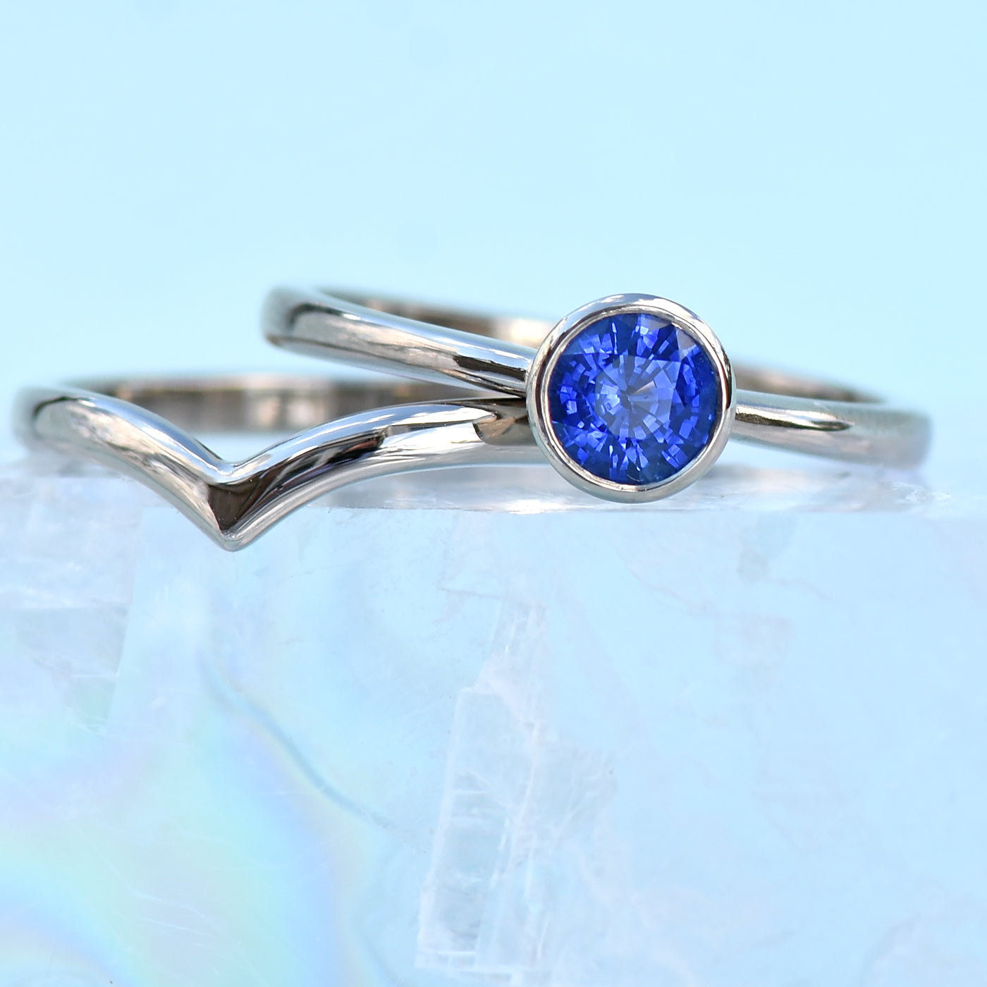 18ct white gold & blue sapphire stacking ring set