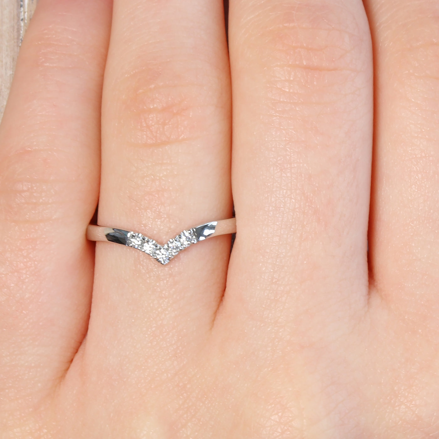 Pavé Diamond Wishbone 950 Platinum Wedding Ring