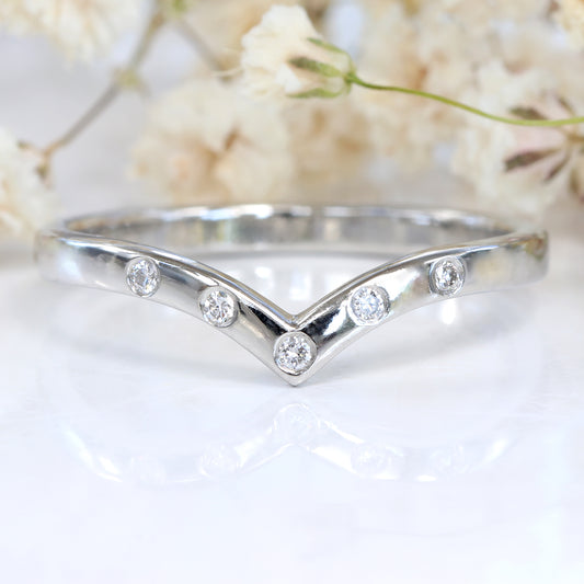 950 Platinum 5 Diamond Wishbone Wedding Ring