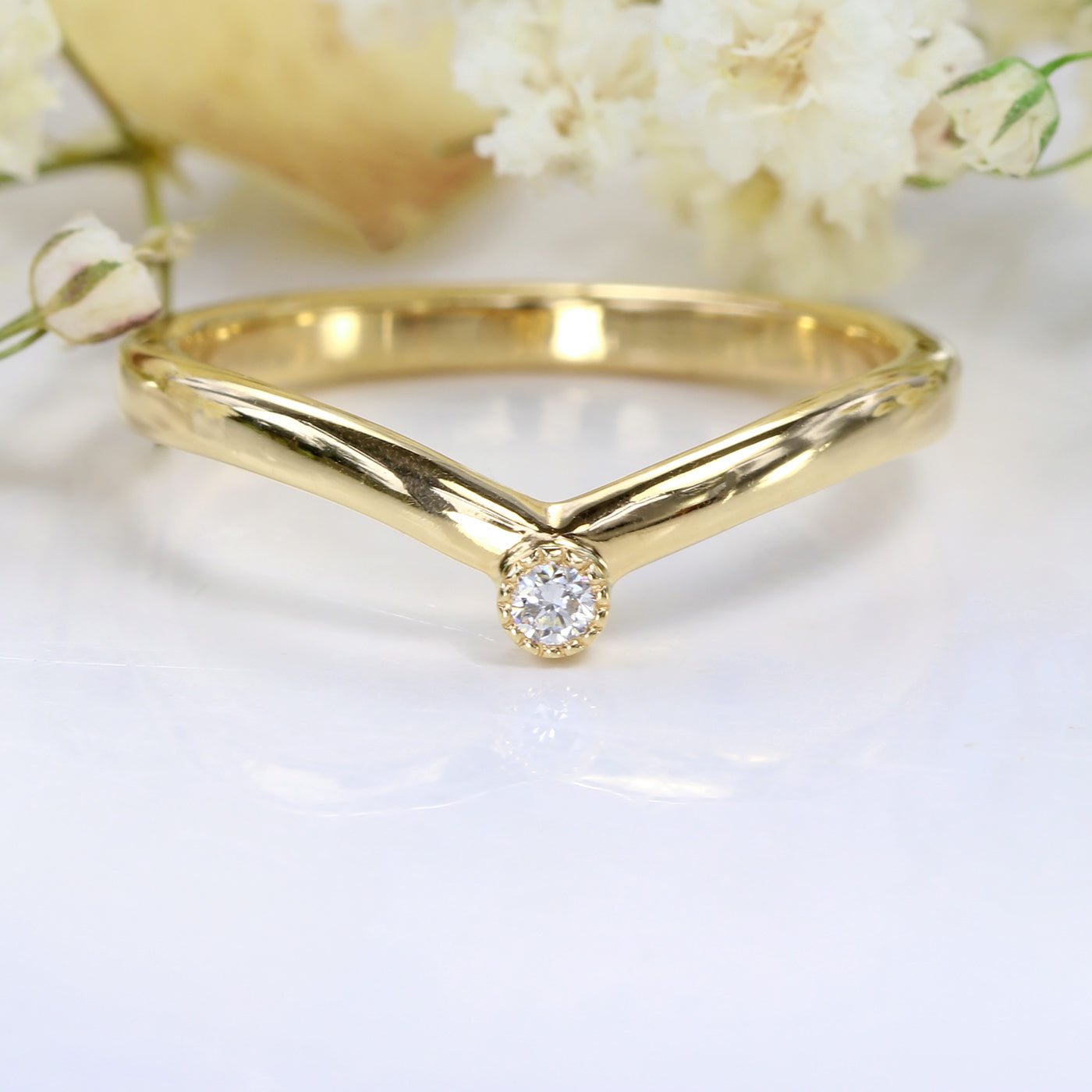 18ct Gold Solitaire Diamond Wishbone Wedding Ring