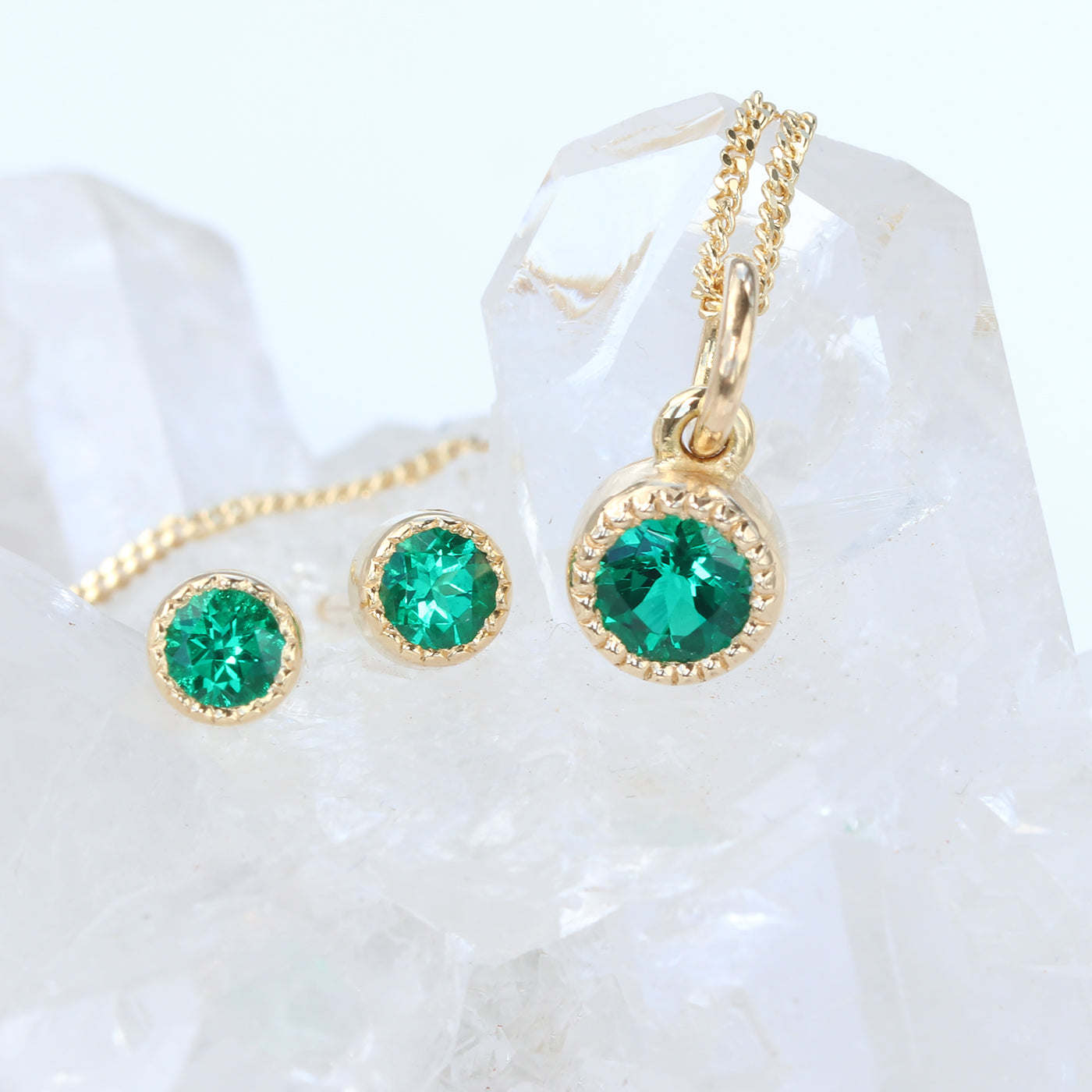 Emerald Stud Earrings in 18ct Gold (May Birthstone)
