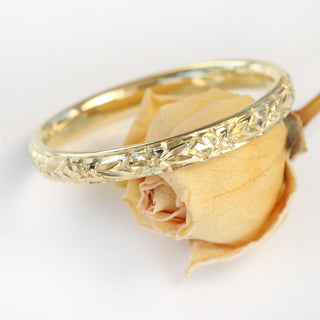 18ct Gold Orange Blossom Engraved 2.5mm Comfort Fit Court Wedding Ring - Size M